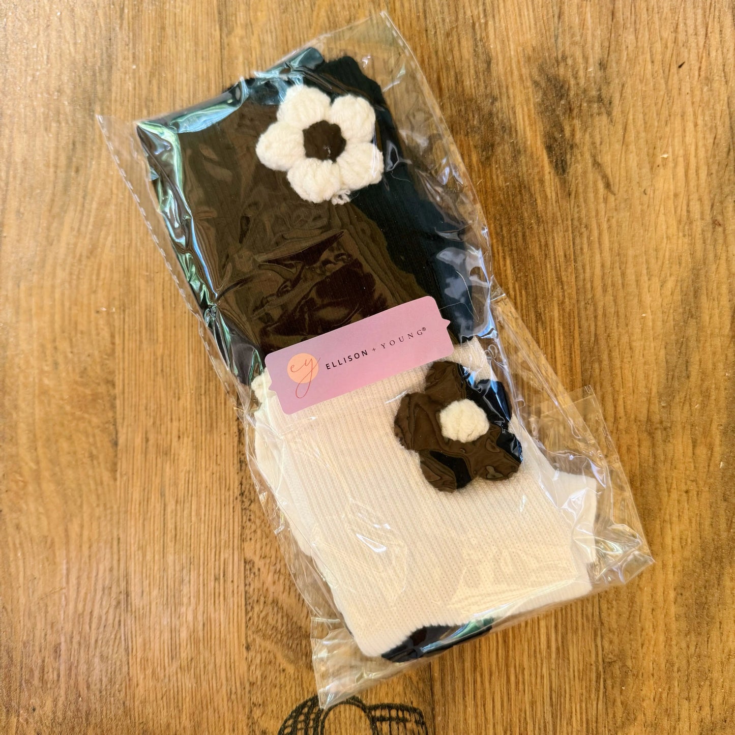 Puffy Daisy Embellished Socks Set Of 2 Kia Day Design