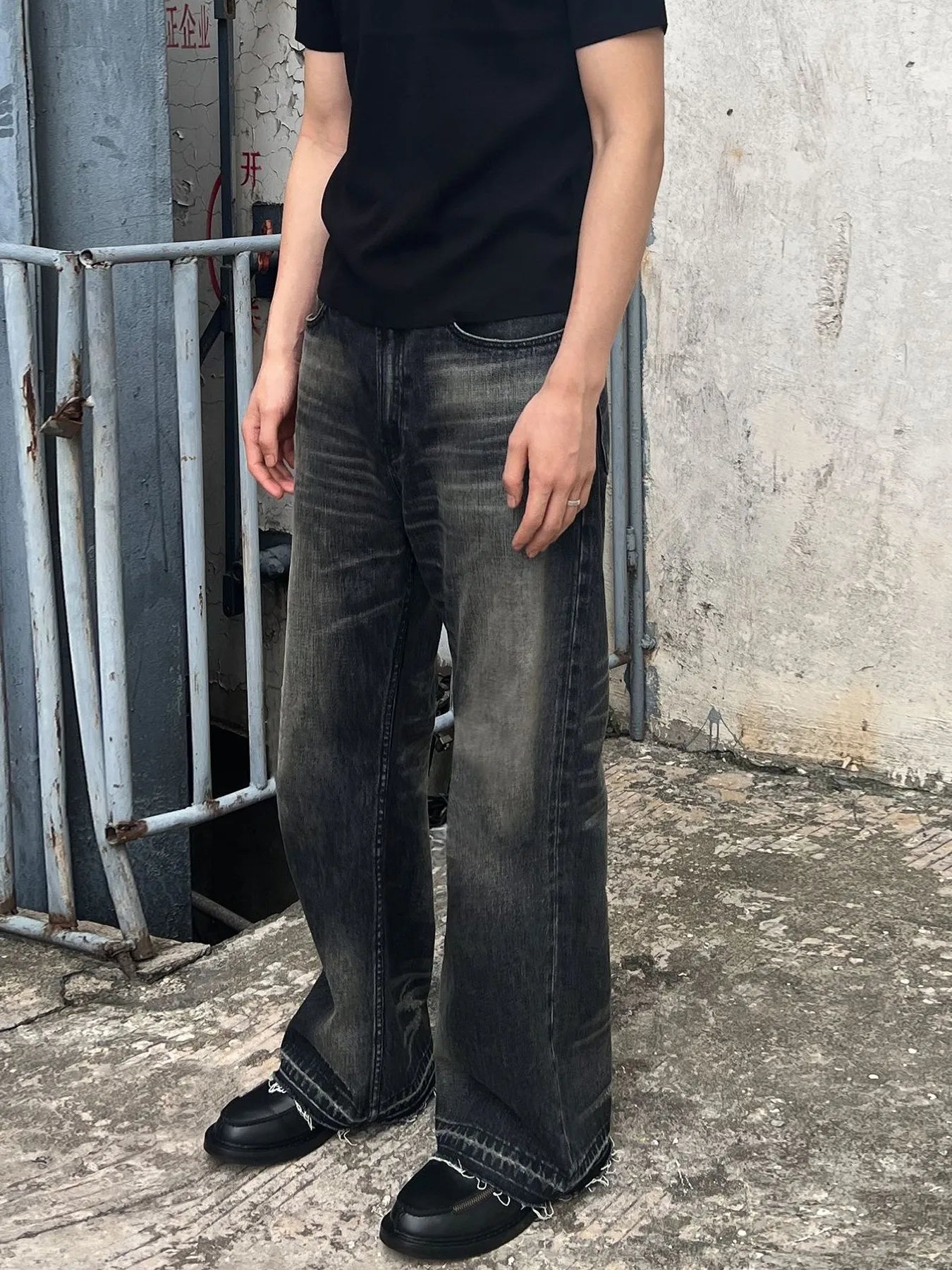 Men's Vintage Washed Frayed Hem Jeans - -