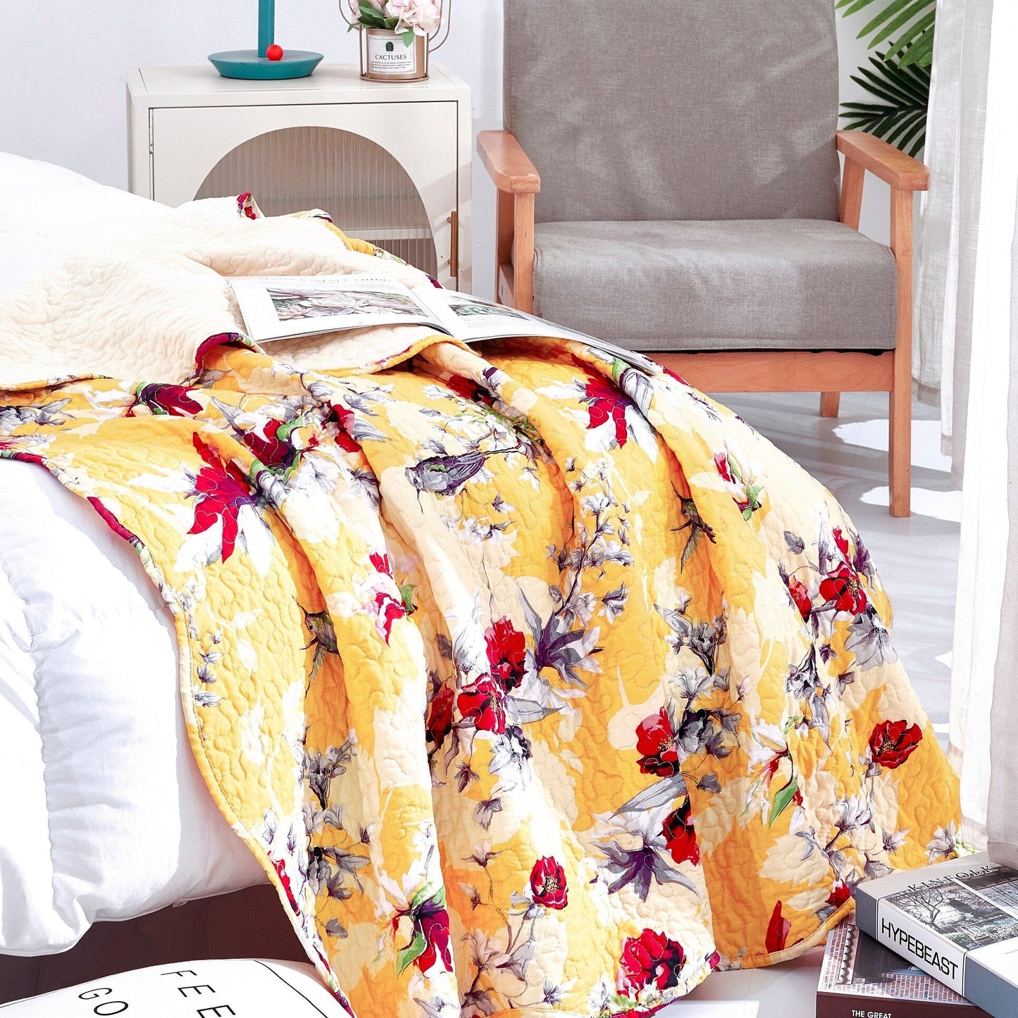 DaDa Bedding Yellow Floral Quilted Throw Blanket - Hummingbirds Farmhouse Red Flowers for Couch, Sofa or Bed- Scalloped Edges - 50 x 60 - - Throw Blankets