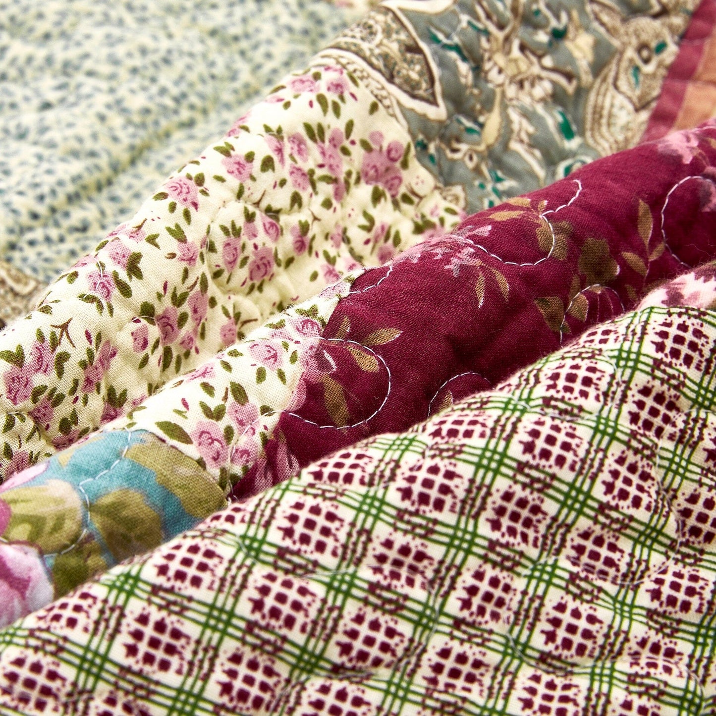Tache Fairy Tale Tea Party Beige Burgundy Paisley Floral Cotton Patchwork Quilted Throw Blanket (DXJ103443) - - Blanket