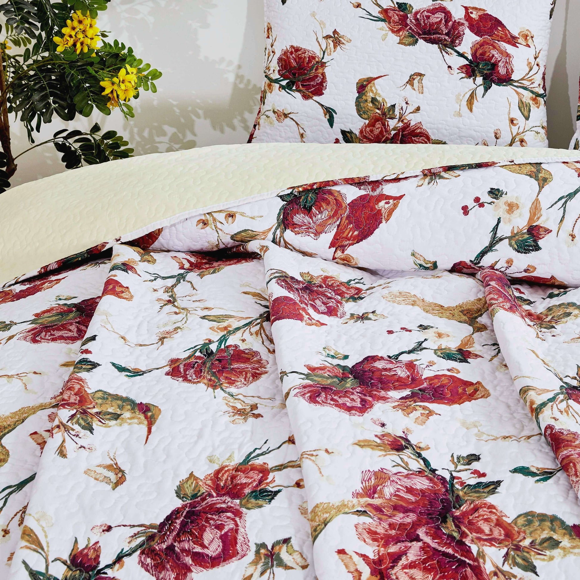 Tache Vintage Rose Garden Hummingbirds Burgundy White Reversible Floral Quilt Set (SD-7676) - - Quilt / Bedspread
