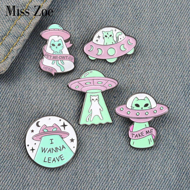 Cartoon Jewelry Alien Spaceship Brooch Accessory - - pins