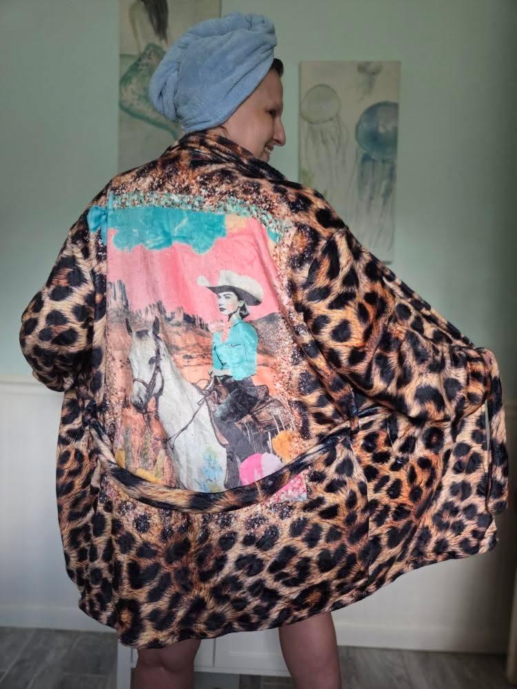 Baha Ranch Retro Pop Western Leopard Cowgirl Robe - - Robes