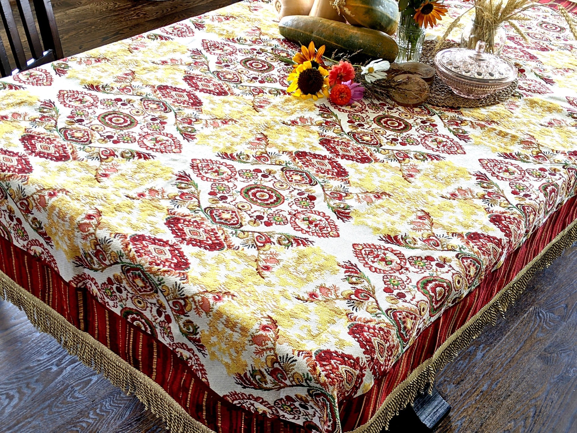 Tache Elegant Burgundy Ornate Paisley Woven Tapestry Tablecloth (18194) - - Tablecloth