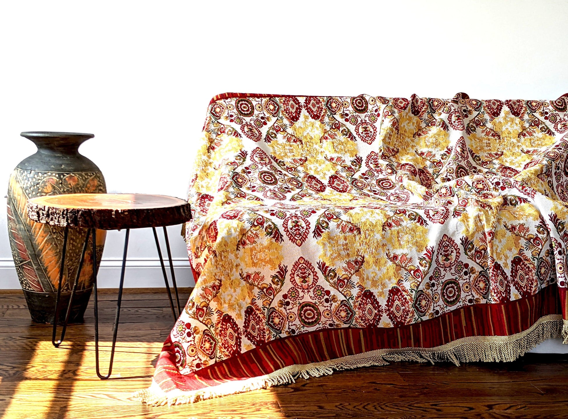 Tache Elegant Burgundy Ornate Paisley Woven Tapestry Tablecloth (18194) - - Tablecloth
