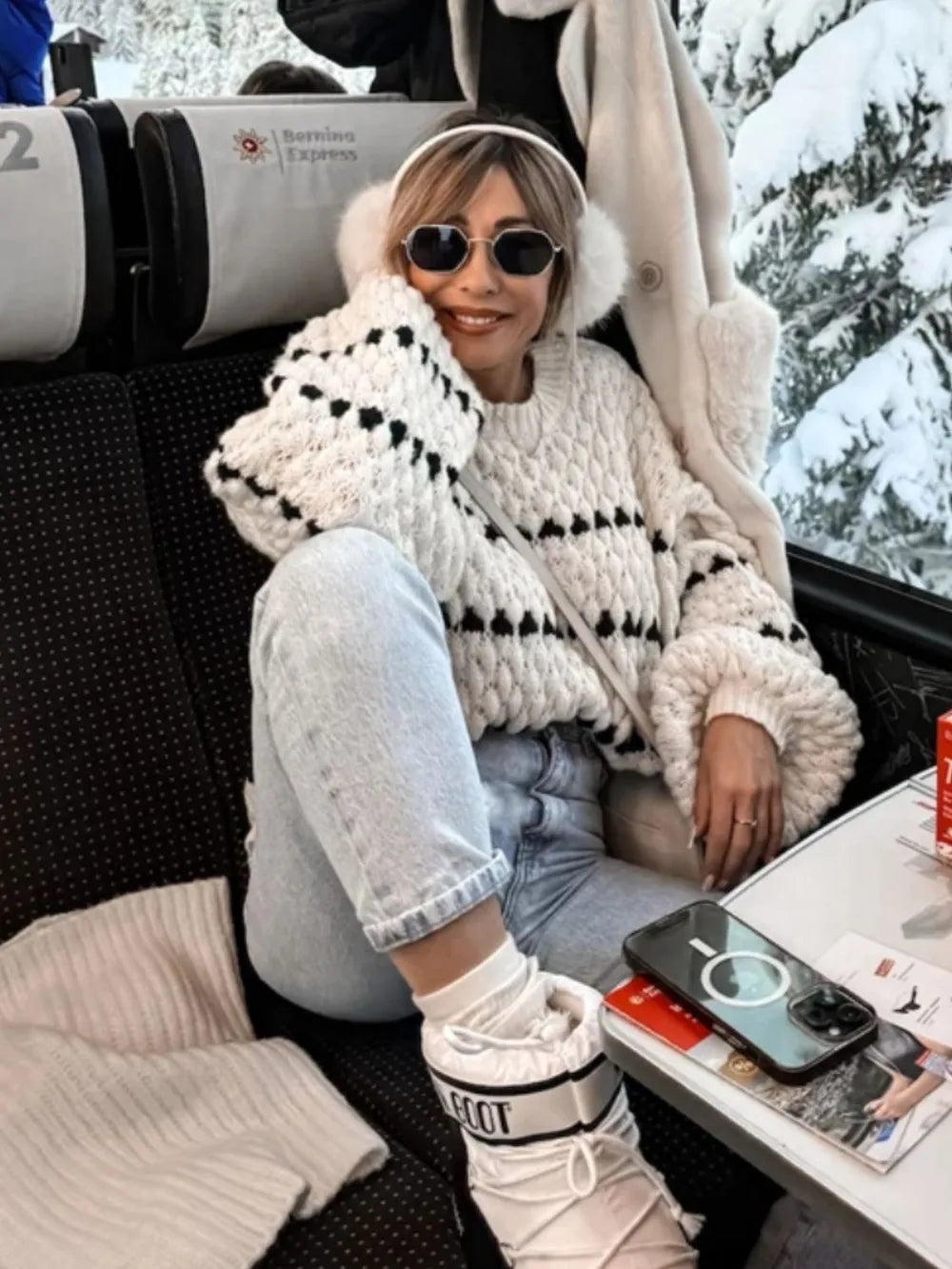 Contrast Round Neck Long Sleeve Sweater - -