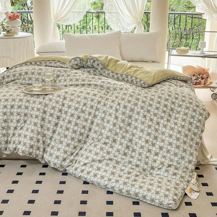 Soft Bed Duvet Comforter Quilted Velvet Down Feather Comforter Sets