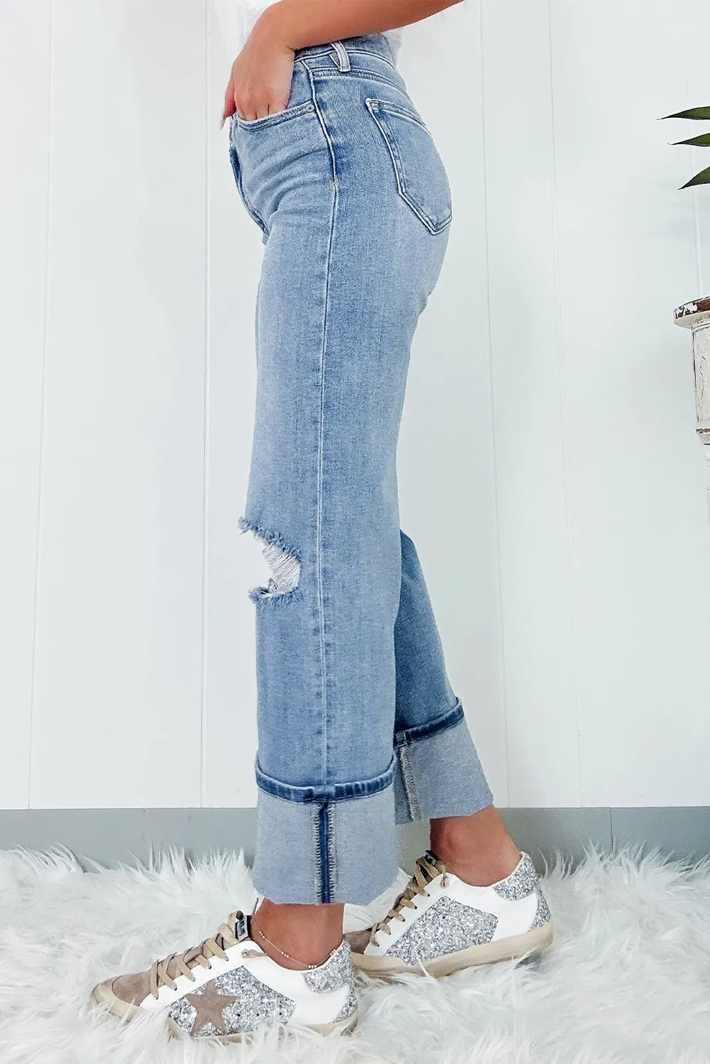 Distressed Straight Jeans with Pockets - -