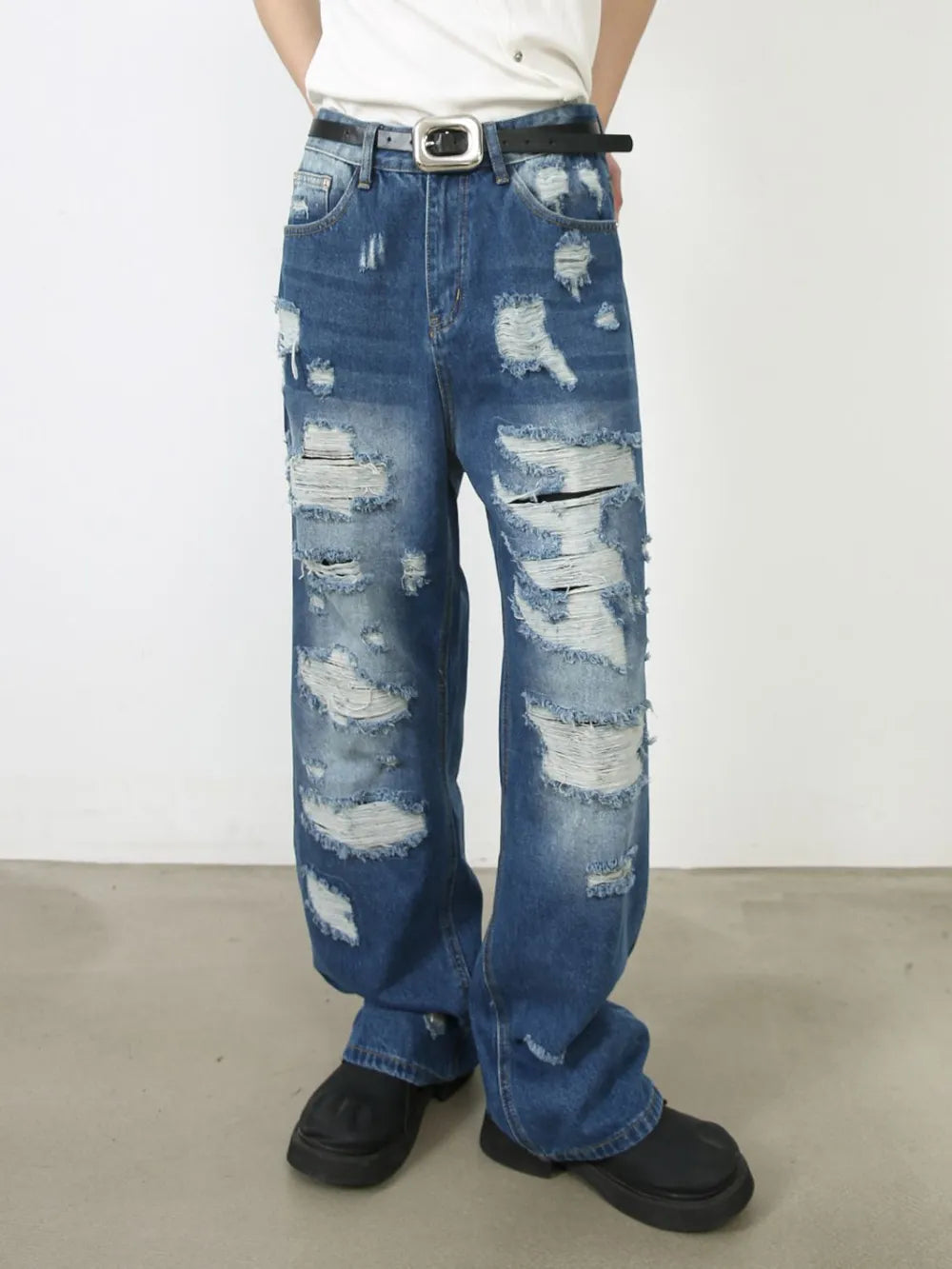 Men's Distressed Jeans with Pockets - Medium -