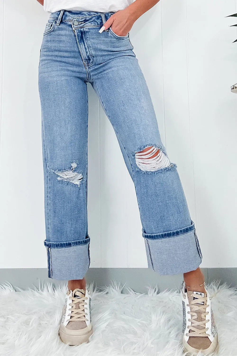 Distressed Straight Jeans with Pockets - Medium -