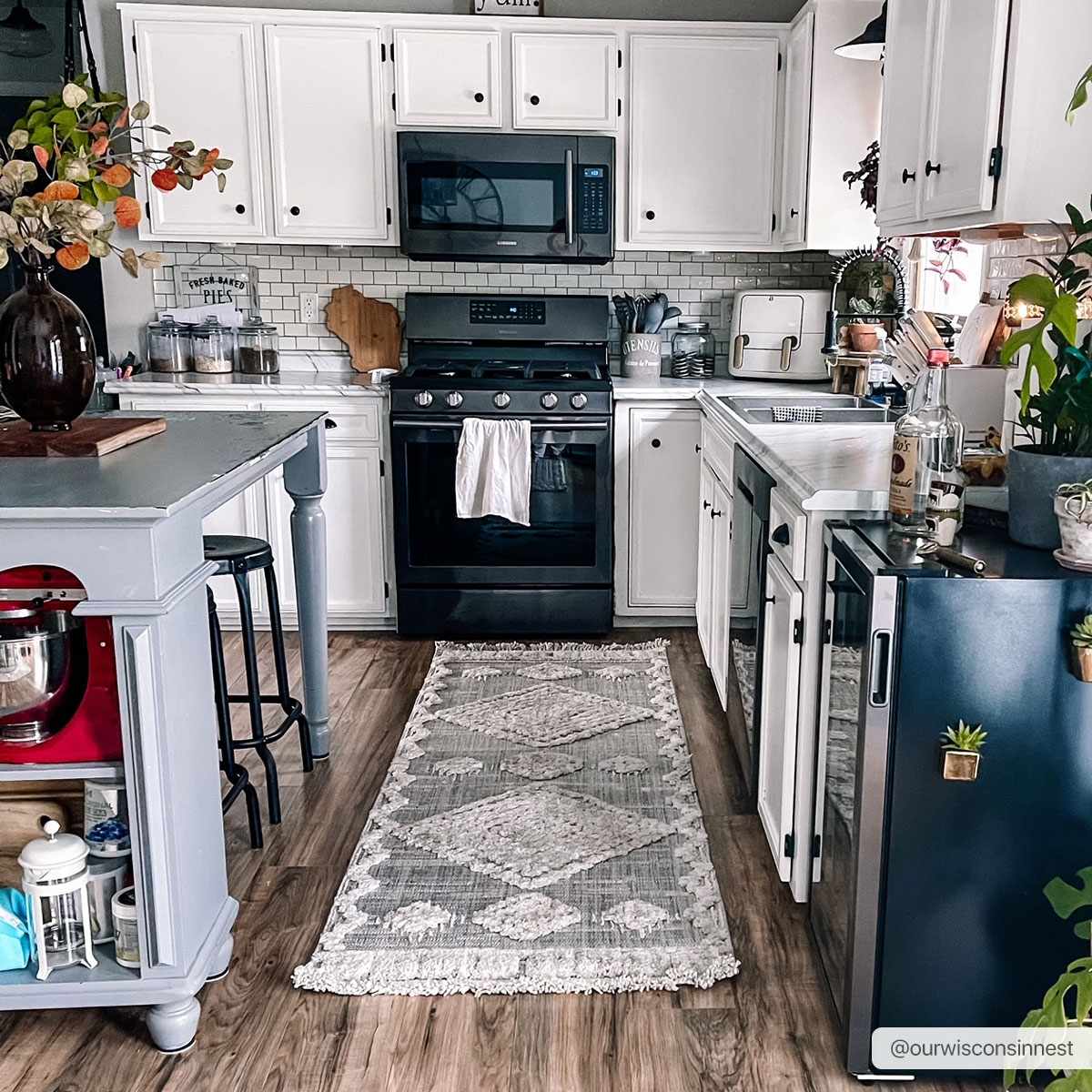 Ampusungan Area Rug - - Rugs