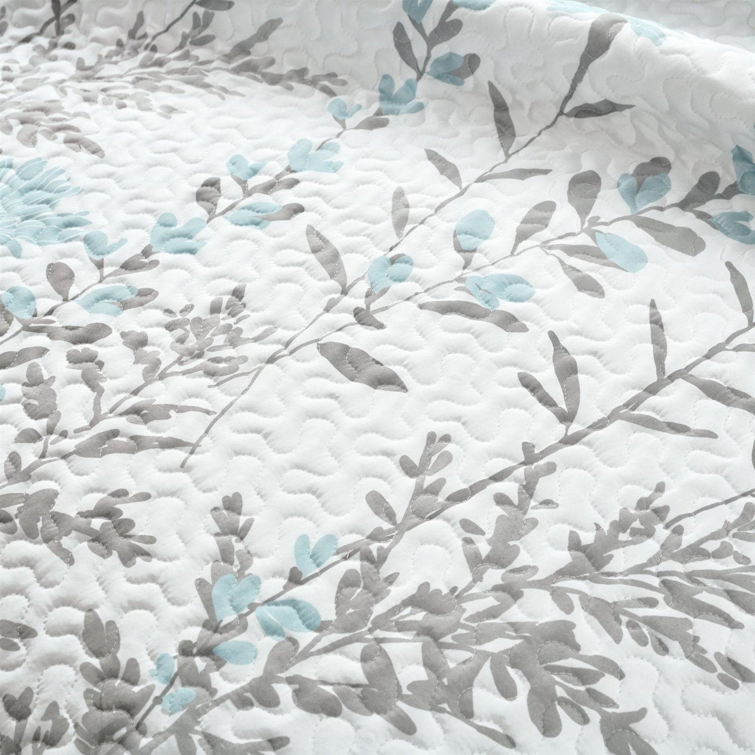 Full/Queen Blue Grey Floral Lightweight Thin Polyester Fabric 3-Piece Quilt Set - - Bedroom > Quilts & Blankets