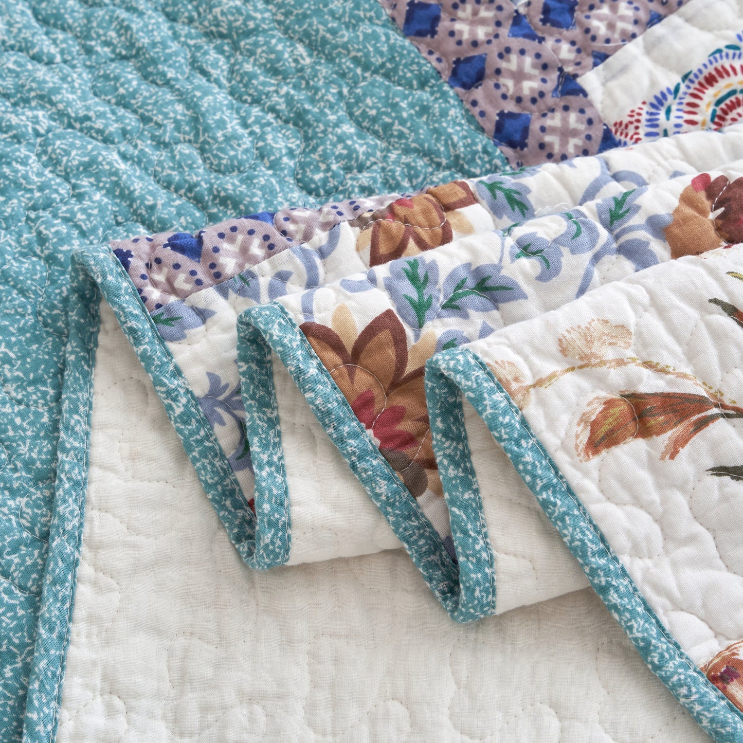 Tache Old World Garden Pastel Blue Yellow Red Hummingbirds Cotton Patchwork Quilt Set (JHW-936) - - Quilt / Bedspread