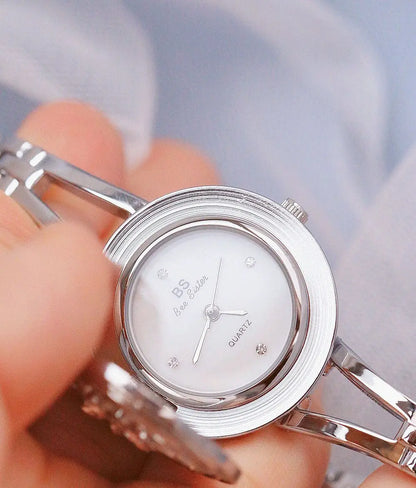 Flower Retro Ladies Quartz Wristwatch Bangle Bracelet Kia Day Design