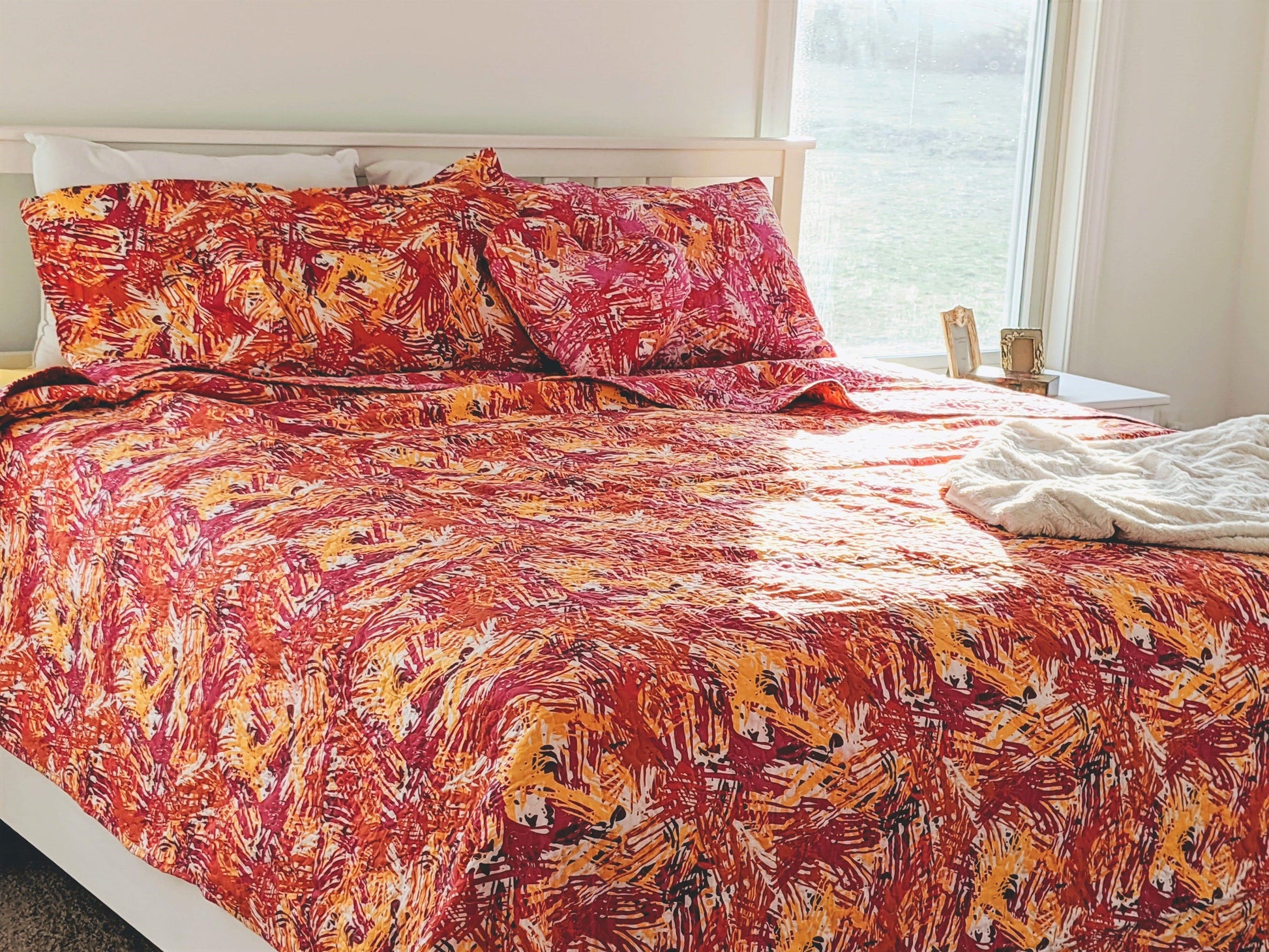 DaDa Bedding Lovely Pop of Colors Lightweight Reversible Quilted Bedspread Set (KBJ1625)- DaDalogy Bedding Collection- {{Product type}}