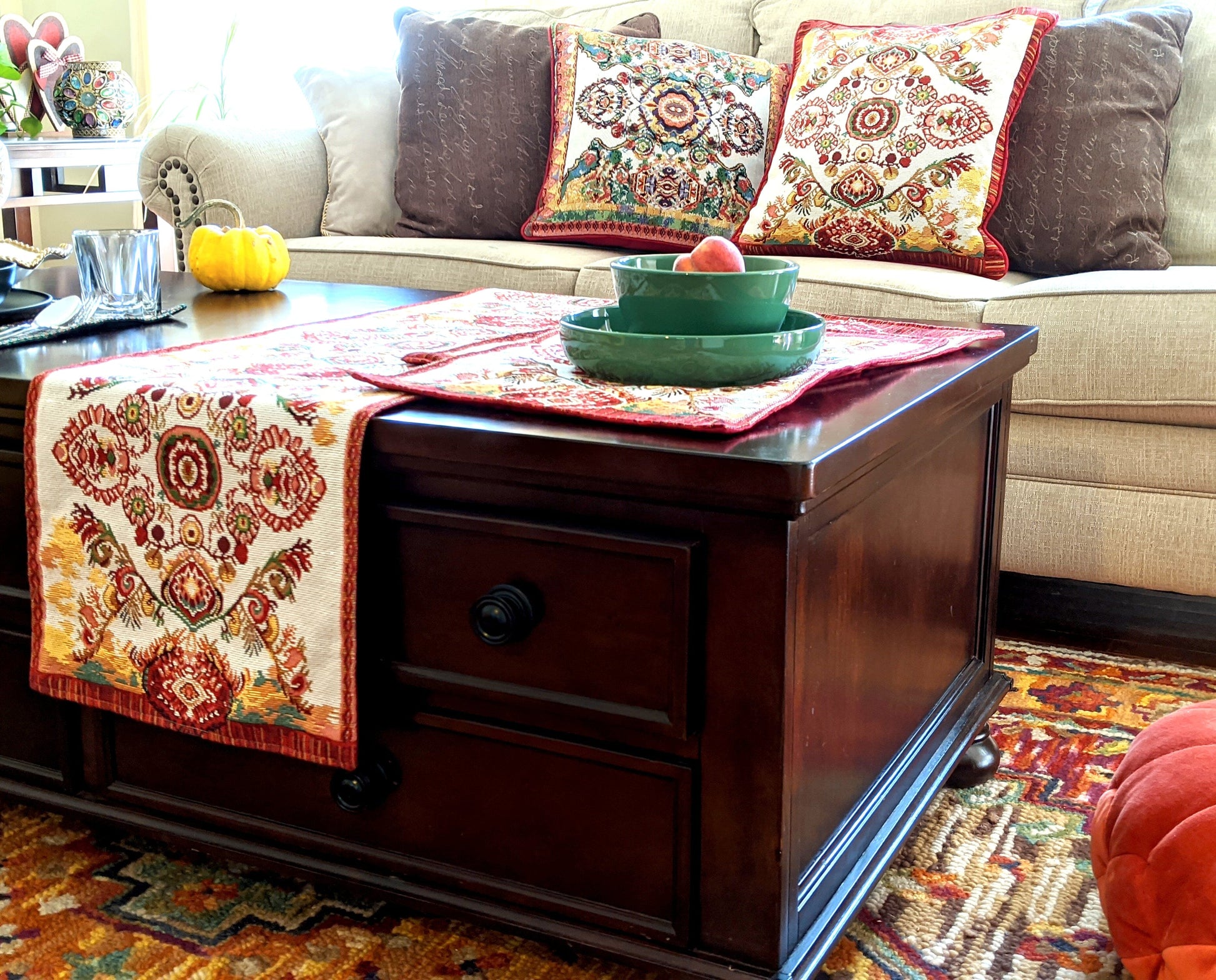 Tache Elegant Burgundy Ornate Paisley Woven Tapestry Table Runner (18194) - - Table Runner