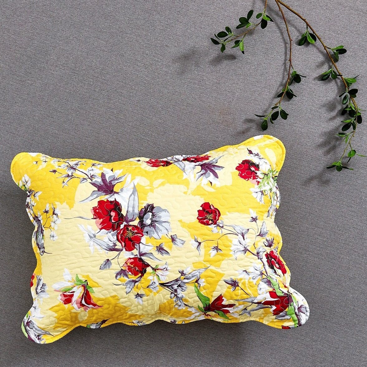 DaDa Bedding Sunshine Yellow Hummingbirds Floral Scalloped Pillow Sham 1-Piece (JHW-925) - - Pillow Case