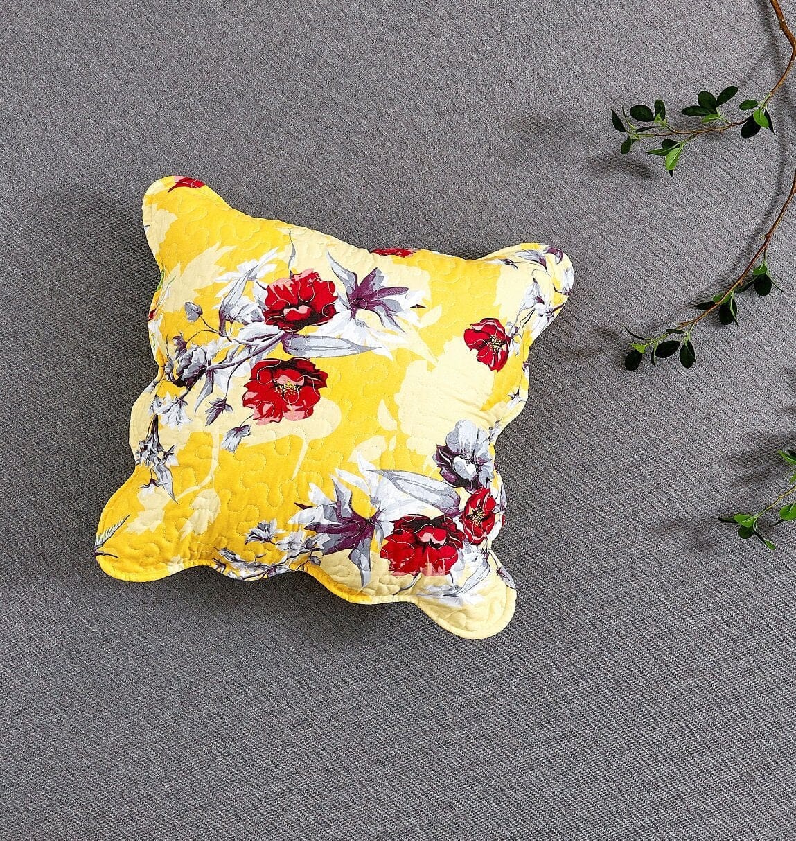 DaDa Bedding Set of 2 Sunshine Yellow Hummingbirds Floral Scalloped Throw Pillow Covers, 18" (JHW925) - - Cushion Cover