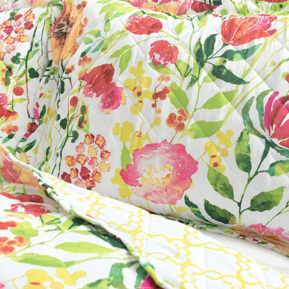 King/Cal King Lightweight Polyester Scalloped Edges Floral Quilt Set - - Bedroom > Quilts & Blankets