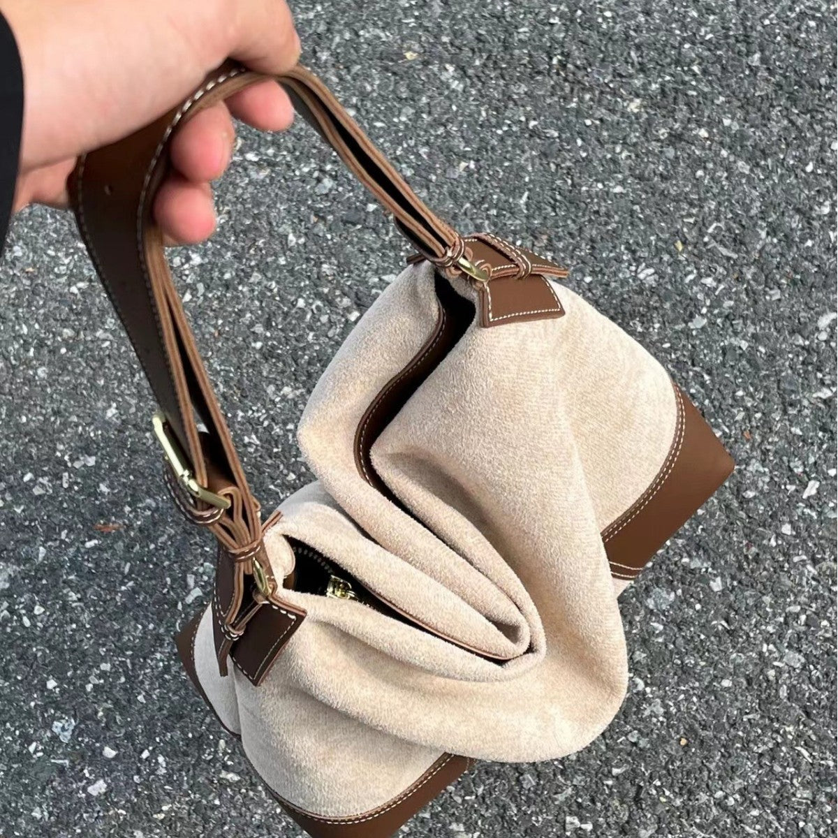 Large capacity suede hobo bag, female contrasting shoulder bag, shoulder bag, slouchy bag - -