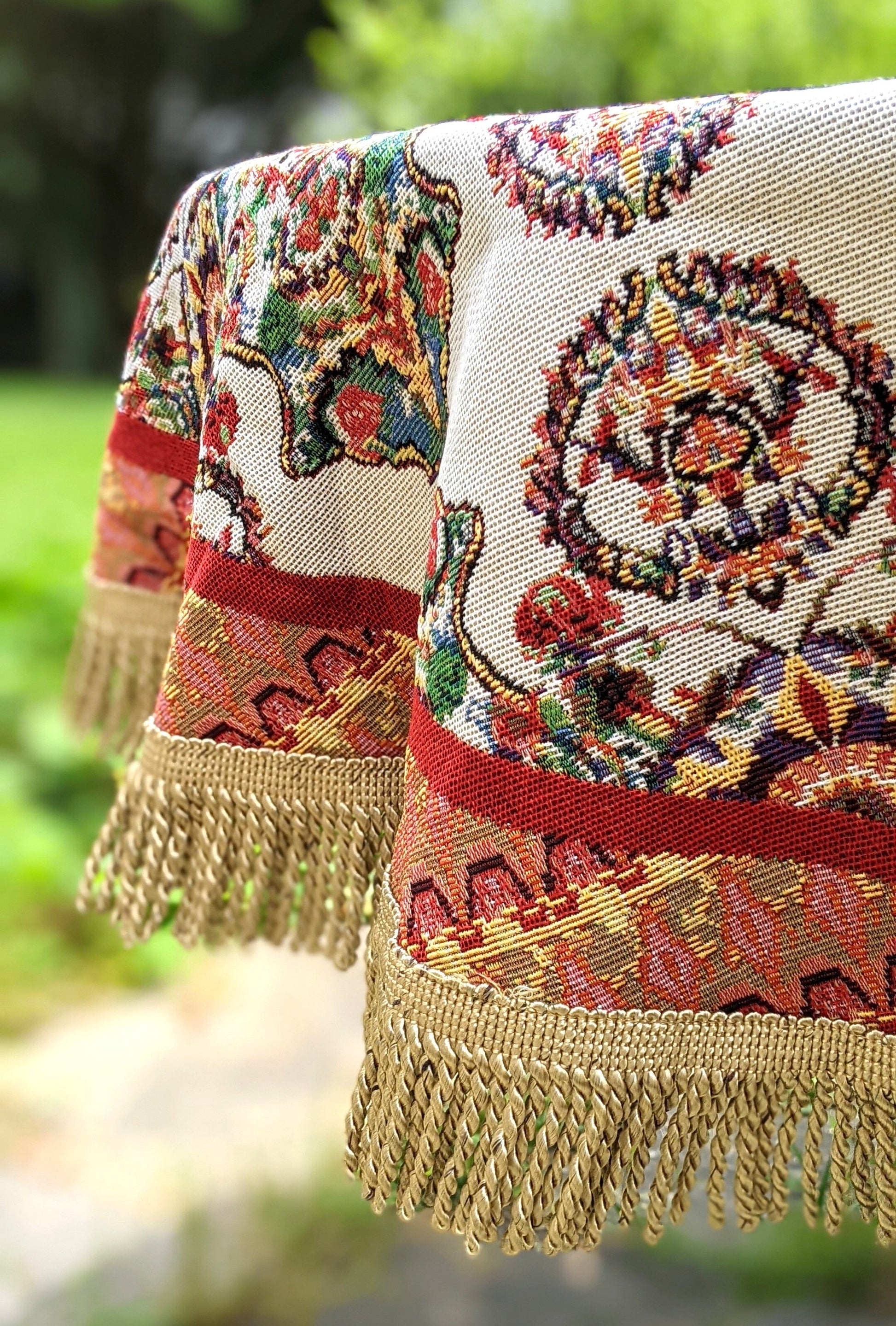 Tache Elegant Ivory Colorful Ornate Paisley Woven Tapestry Tablecloth (18193) - - Tablecloth