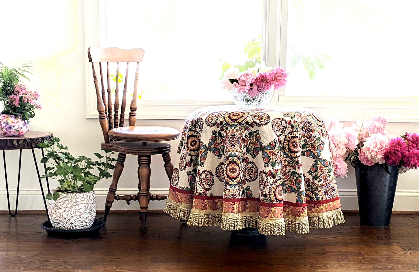 Tache Elegant Ivory Colorful Ornate Paisley Woven Tapestry Tablecloth (18193) - - Tablecloth