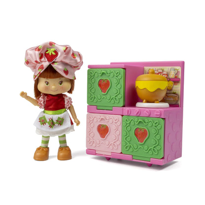 The Loyal Subjects Strawberry Shortcake Sweet Scented Doll and Berry Bake Playset - - play set