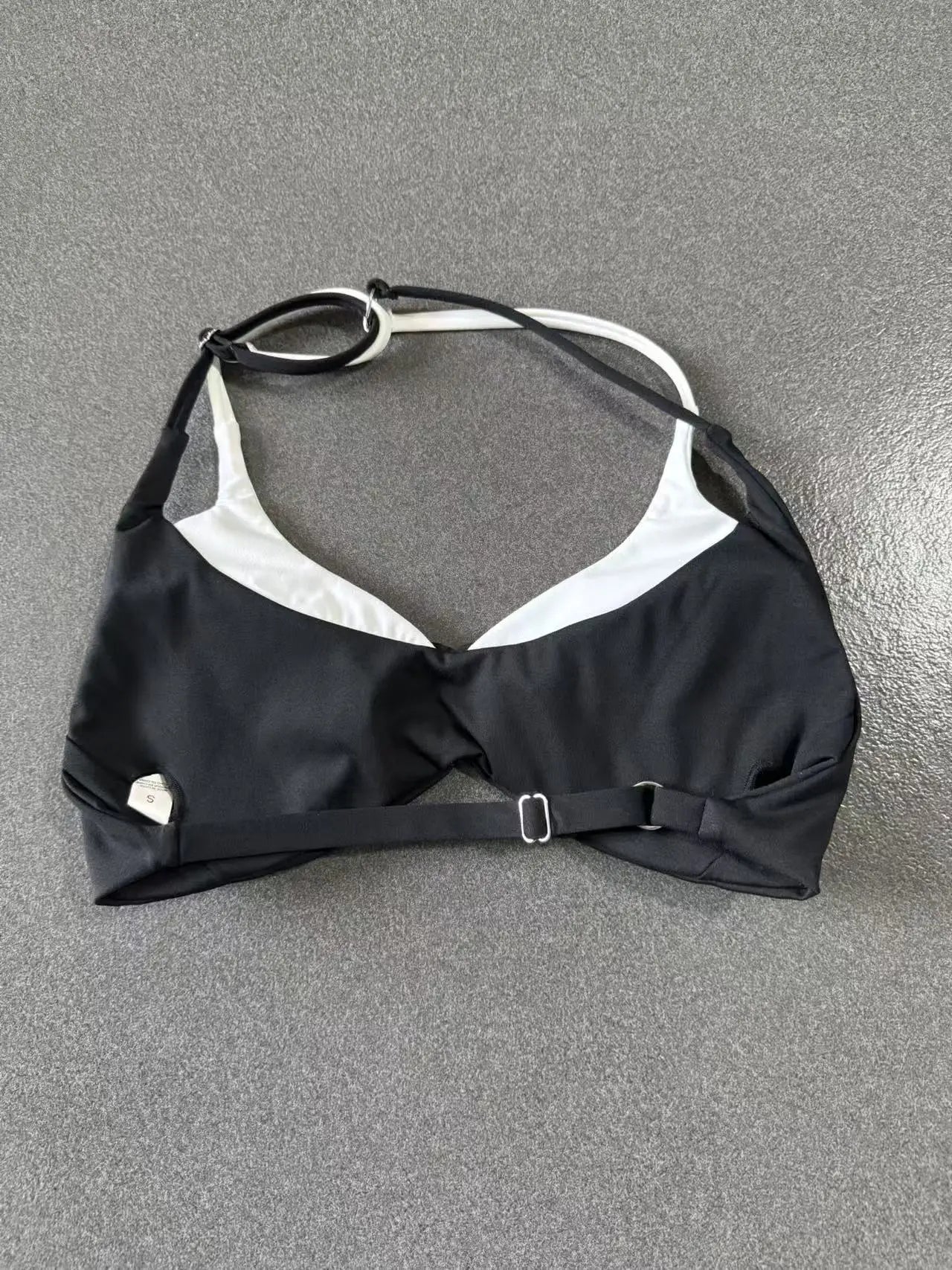 Women's Gym Workout Two-color Yoga Sports Bras Halter Neck Open Back Design Sports Tank Top Running Fitness Built-in Bra Cups - -