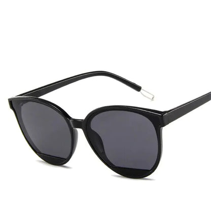 Vintage Brand Sunglasses with UV400 Black Gray one