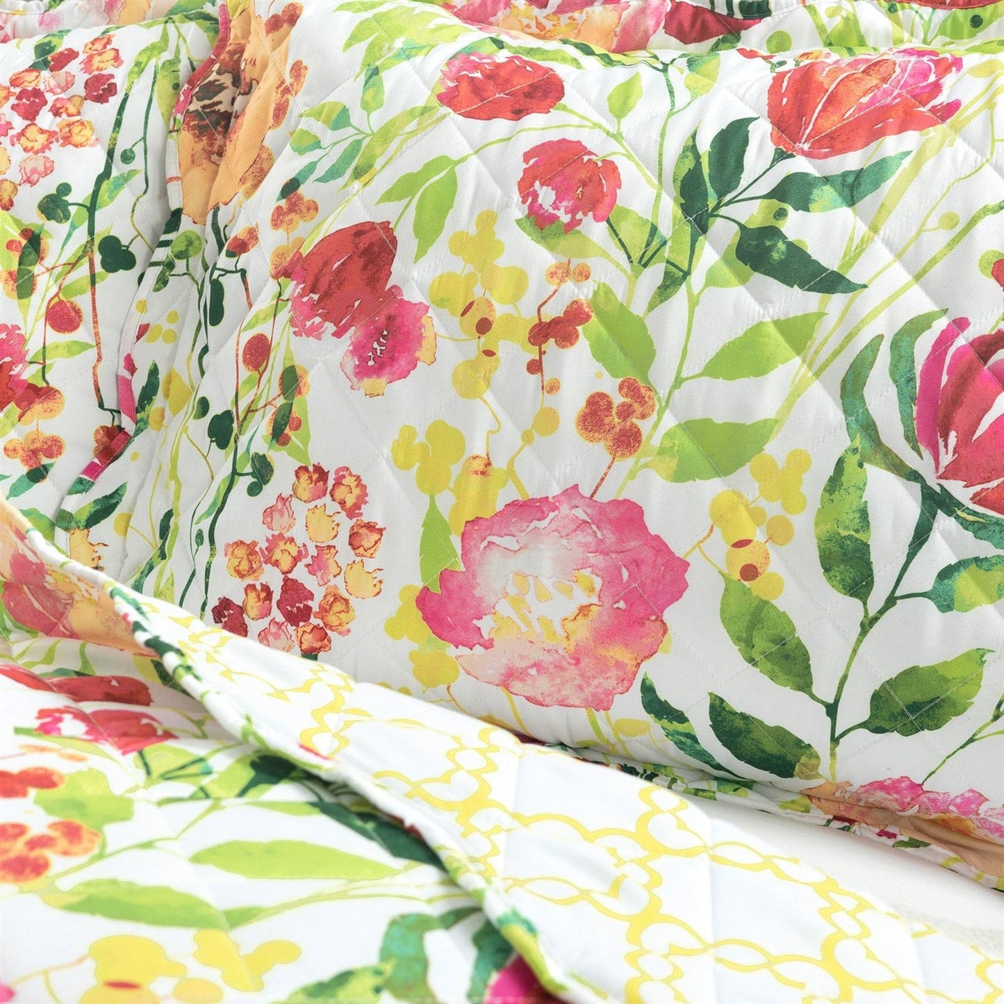 Full/Queen Lightweight Polyester Scalloped Edges Floral Quilt Set - - Bedroom > Quilts & Blankets