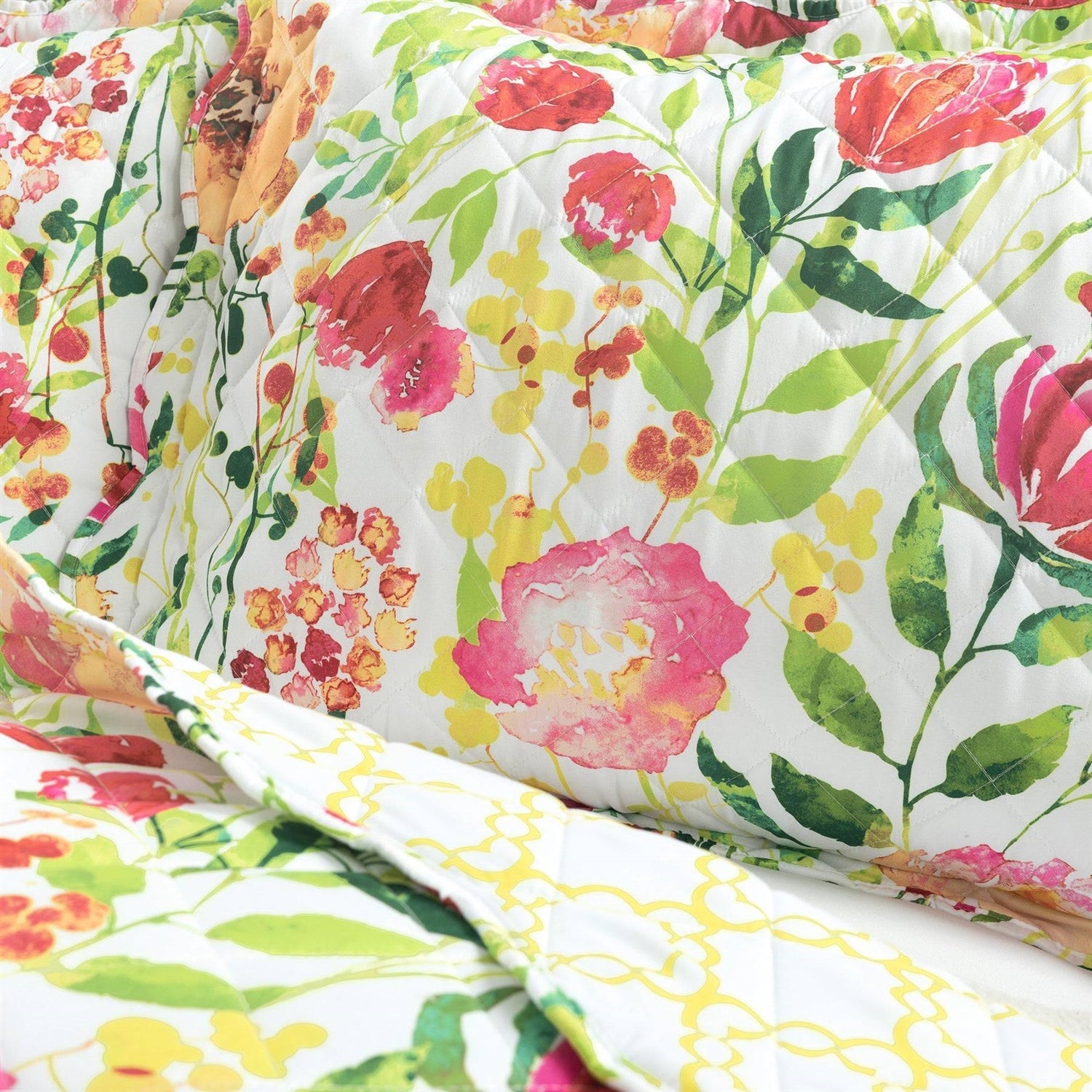Full/Queen Lightweight Polyester Scalloped Edges Floral Quilt Set - - Bedroom > Quilts & Blankets