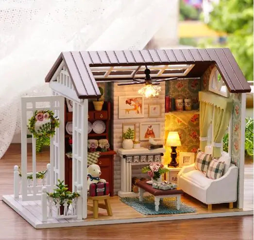 Miniature Doll House - - dollhouse