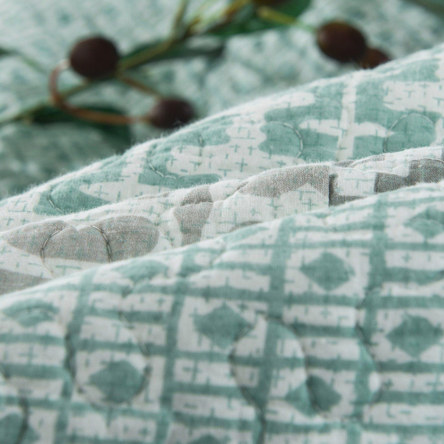 DaDa Bedding Contemporary Mint Green Grey Geometric Cotton Quilted Bedspread Set (JHW-804) - - Bedspreads
