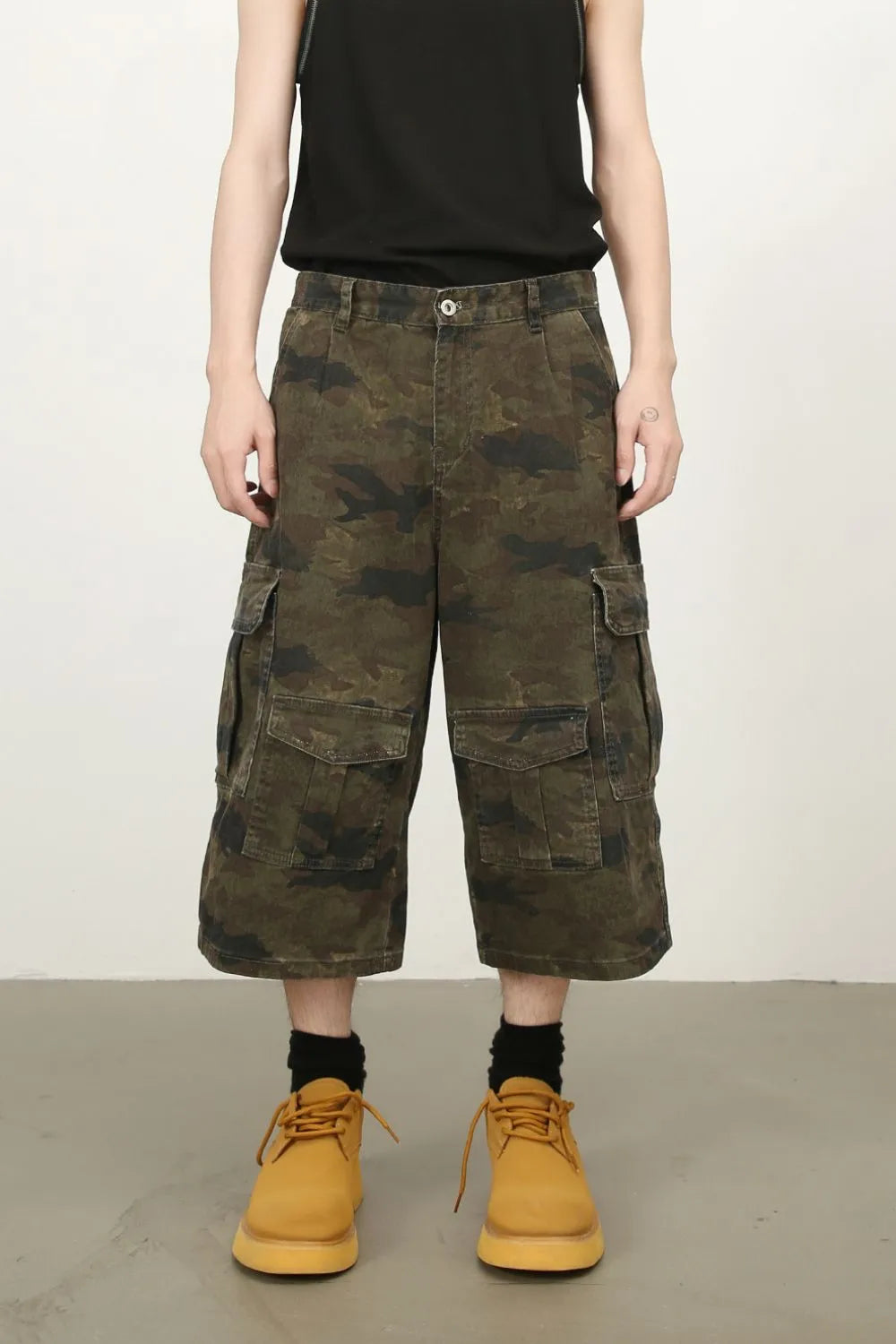 Men's Camouflage Wide Leg Cargo Jeans - Green Camouflage -