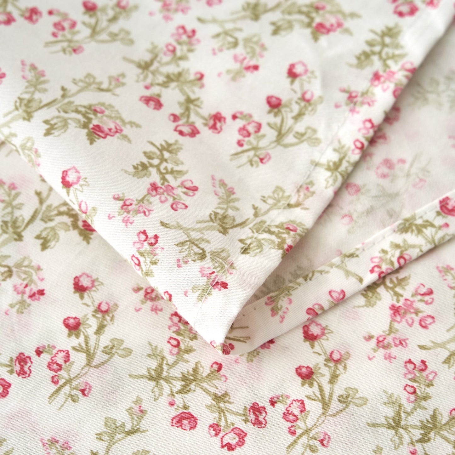 DaDa Bedding Collection Romantic Coquette Sheet Set - 100% Cotton [ Poplin Cotton ] Floral Fitted & Flat Sheets with Pillowcases - Deep Pocket Design - Soft, Breathable, Wrinkle-Resistant- DaDalogy Bedding Collection- {{Product type}}