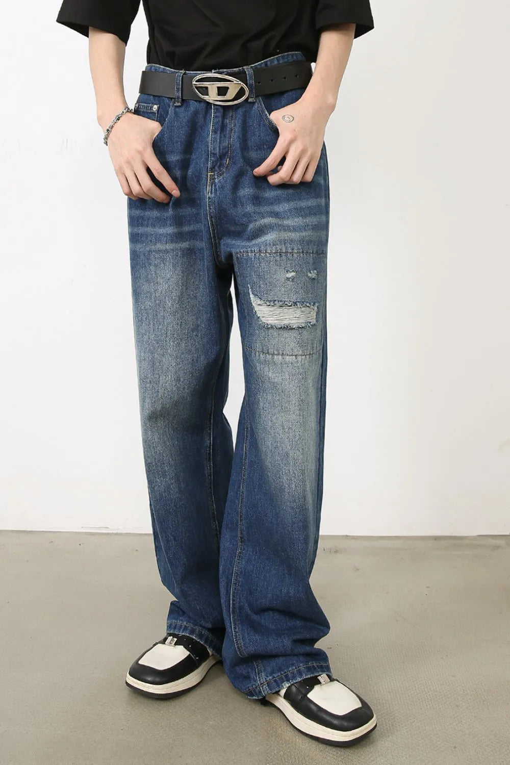 Men's Distressed Jeans with Pockets - Medium -