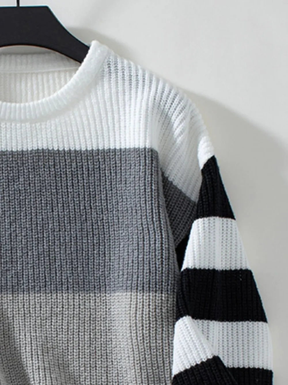 Color Block Round Neck Long Sleeve Sweater - -