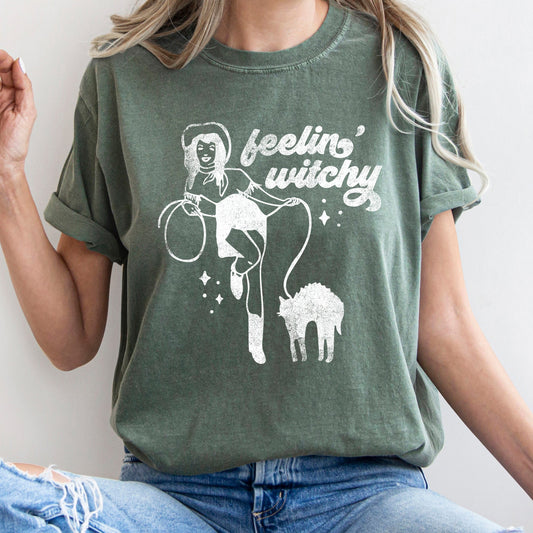 Feelin' Witchy Retro Halloween Vintage Distressed Print Spooky Night Vibes Comfort Colors Tee - - T-Shirt