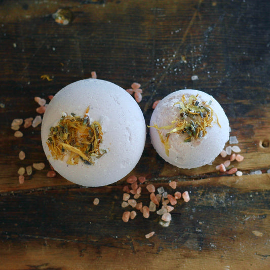 Lavender Kiss Bath Bomb - - Bath Bombs
