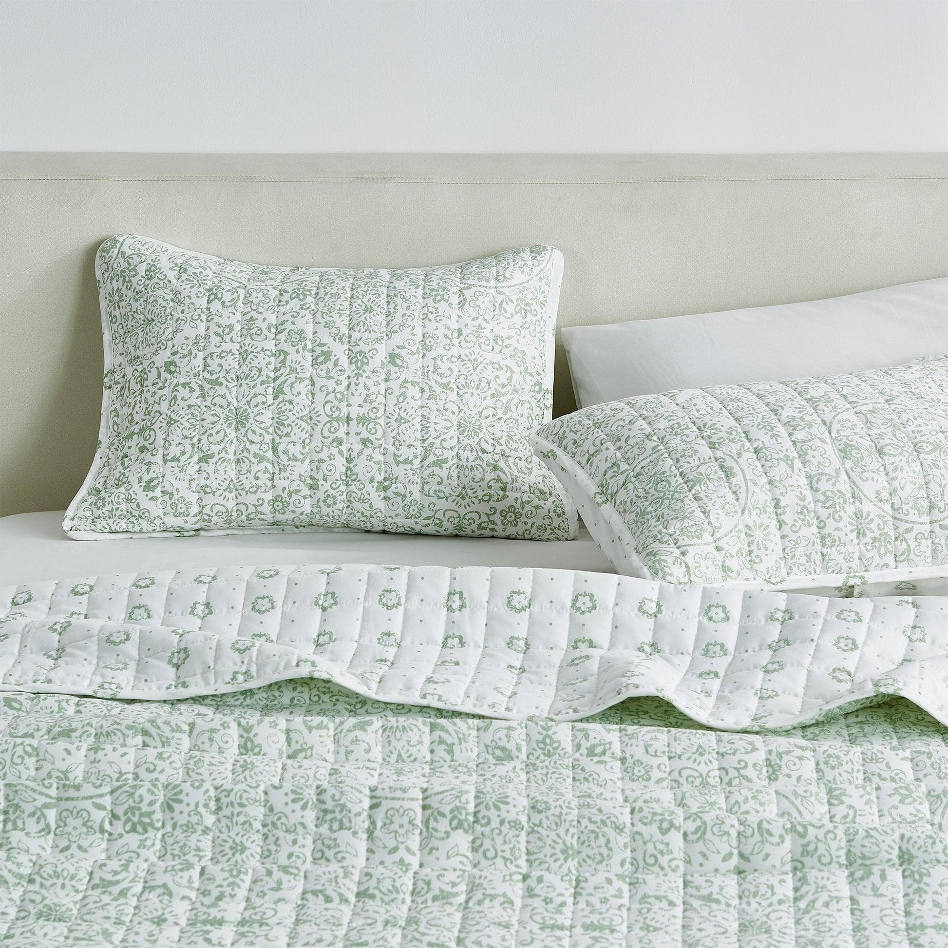 Floral Medallion Printed Microfiber Quilt Set - Kaleigh Collection - - Quilts & Comforters