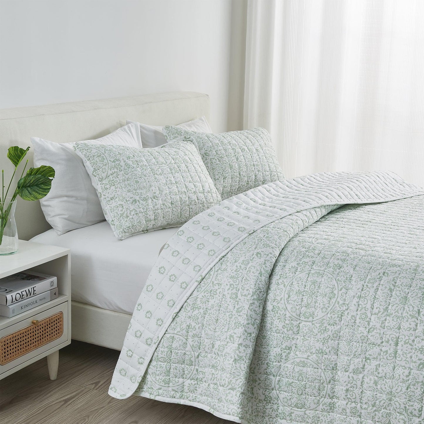 Floral Medallion Printed Microfiber Quilt Set - Kaleigh Collection - - Quilts & Comforters