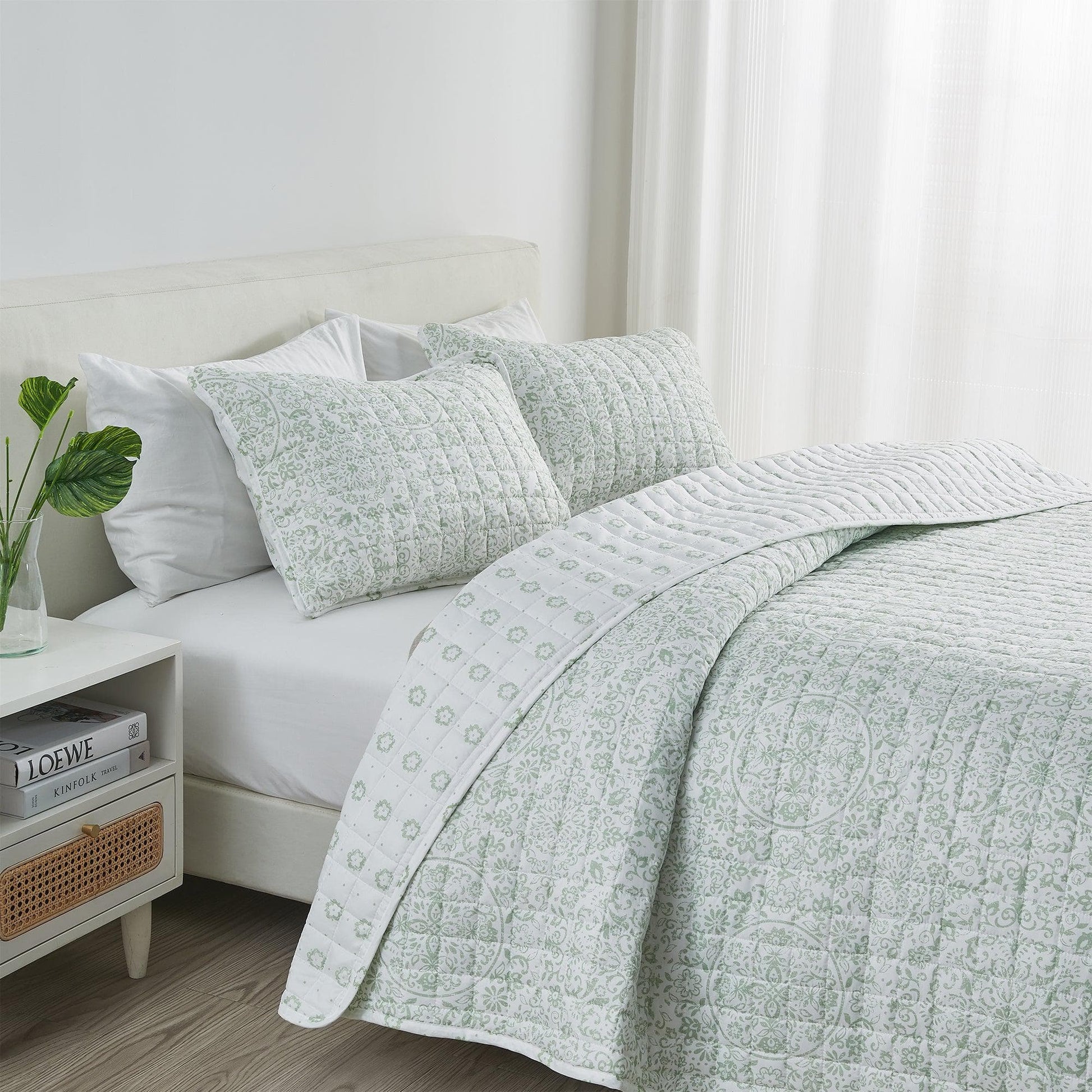 Floral Medallion Printed Microfiber Quilt Set - Kaleigh Collection - - Quilts & Comforters