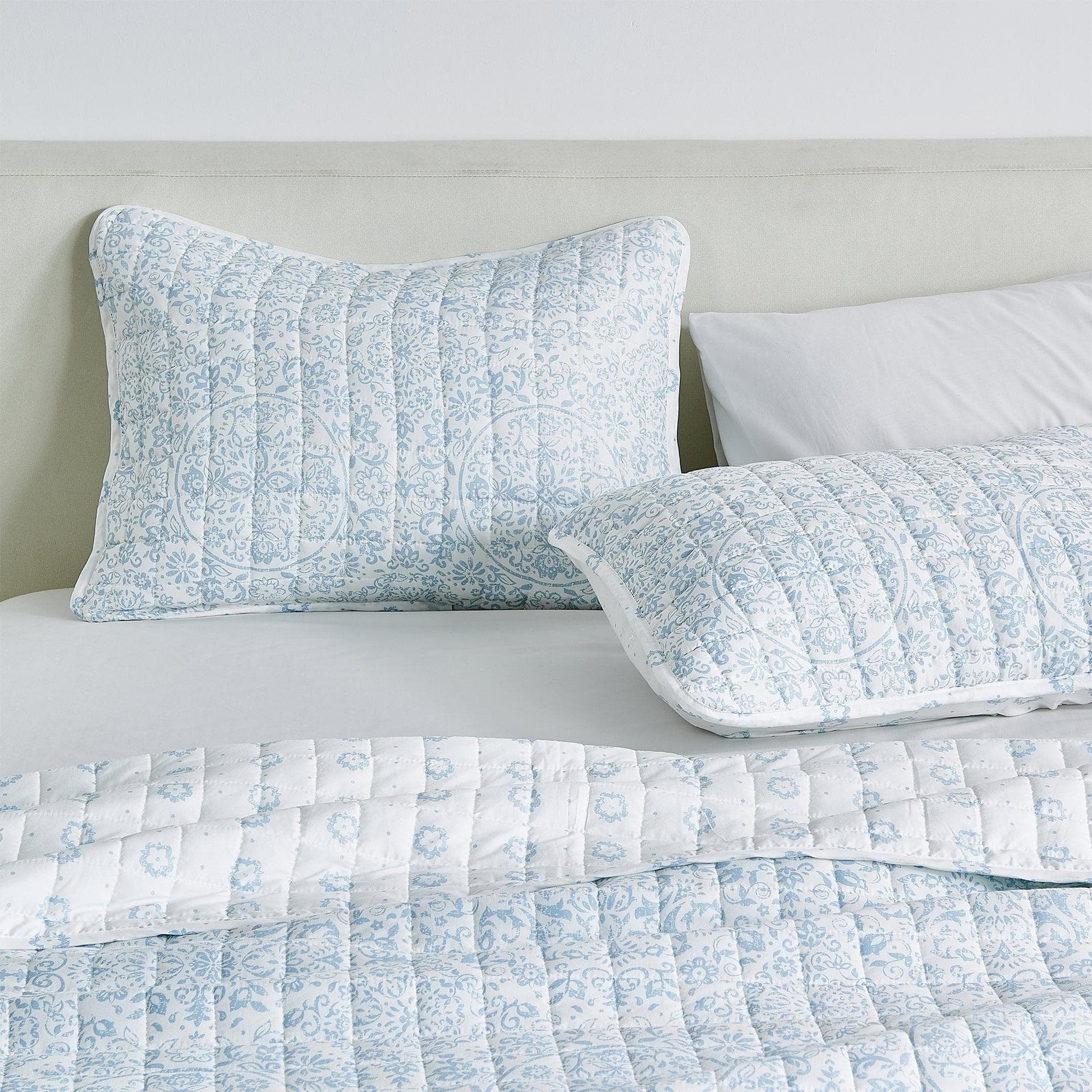 Floral Medallion Printed Microfiber Quilt Set - Kaleigh Collection - - Quilts & Comforters