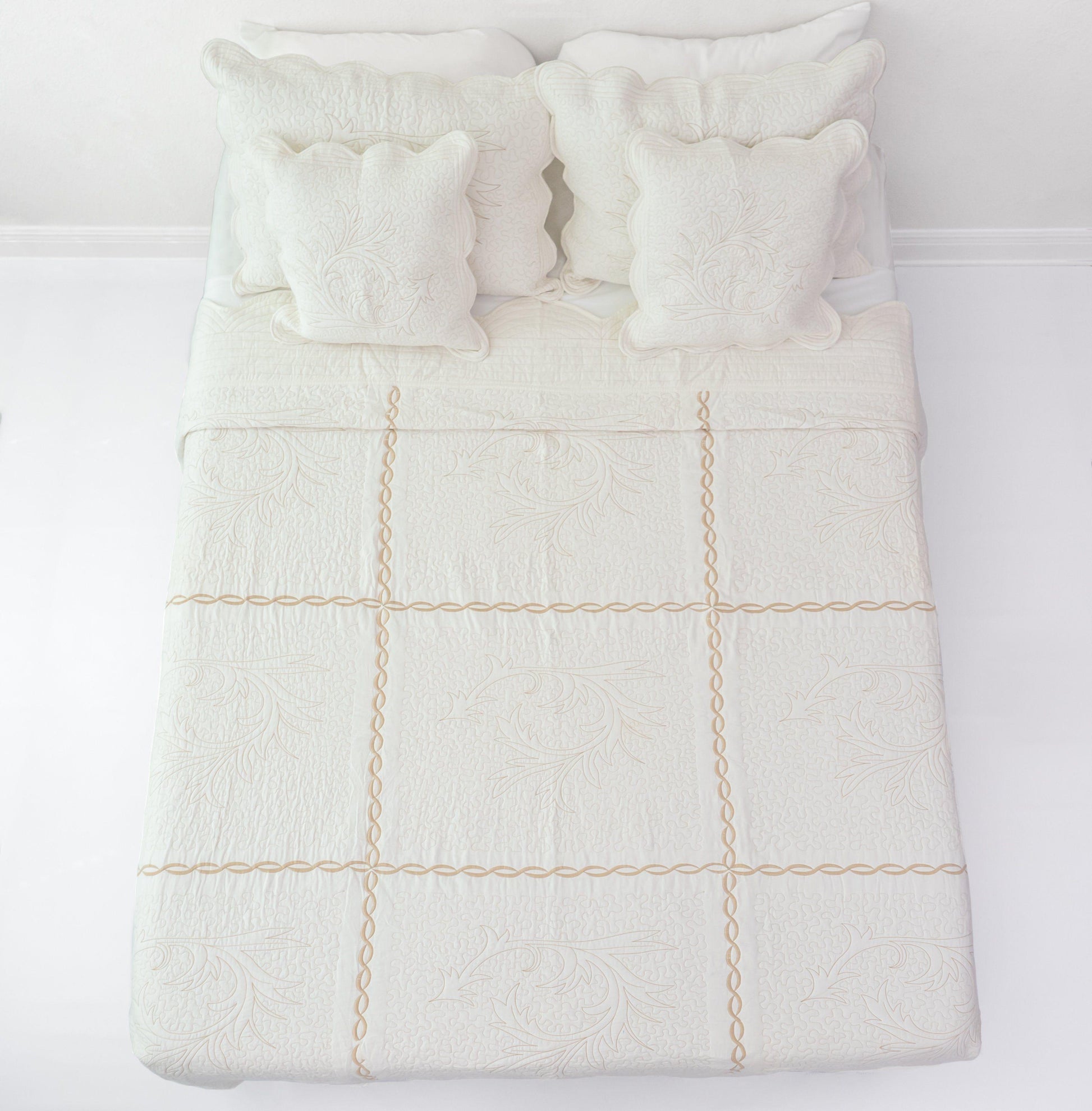 DaDa Bedding Elegant White Floral Beige Matelassé 100% Cotton Coverlet 5Pcs Bedspread Set - King Size (DXJ101796) - - Bedspreads