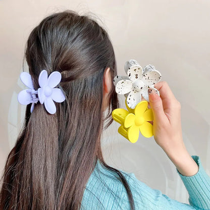 Flower Shaped Hair Clips - Kia Day Design